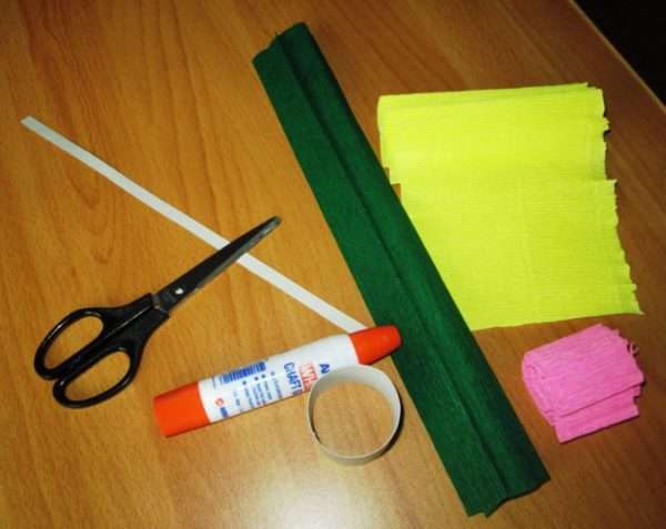 Ножницы, клей, креповая бумага разных цветов