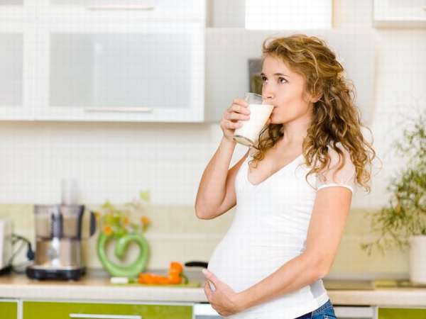 Молоко укрепляет и успокаивает нервную систему, а также сердечно - сосудистую