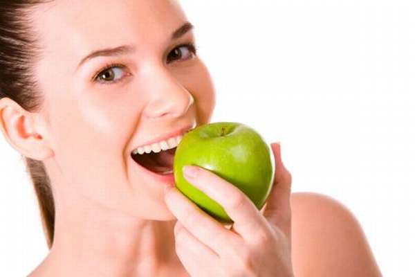 Специалисты считают, что яблоки кушать не только можно, но и нужно. Эти плоды приносят неоценимую пользу беременным