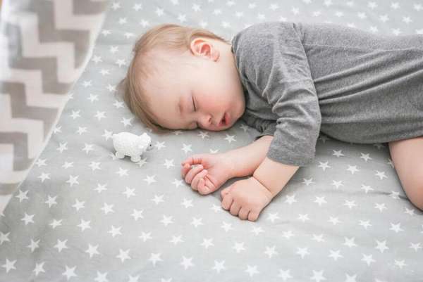 Как быстро ребенка уложить спать