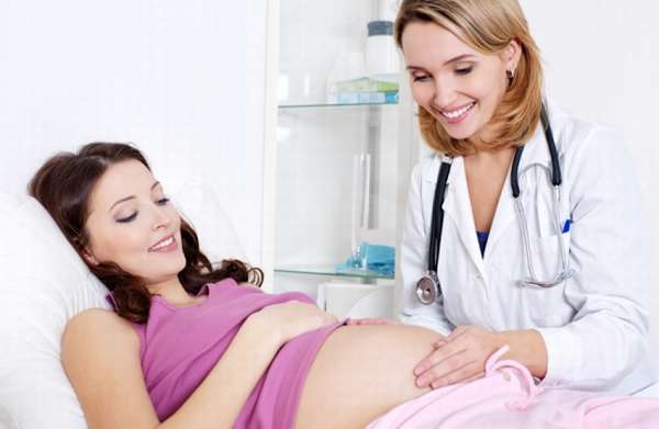 Во время беременности женщина может обратиться как в государственную, так и частную платную клинику