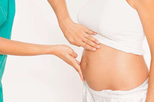 На ранних сроках беременности низ живота может болеть по причине воспаления или гормонального сбоя 