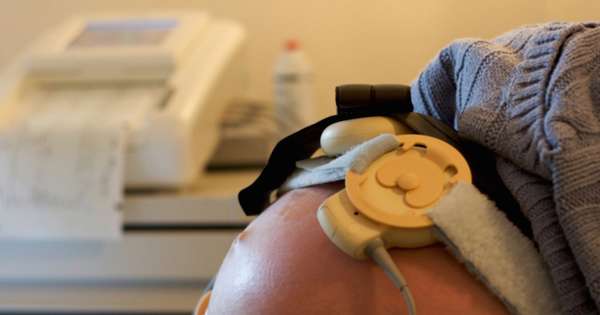 Методы лечения выбирает наблюдающий беременную врач, используя препараты для улучшения микроциркуляции крови в плаценте и матке 
