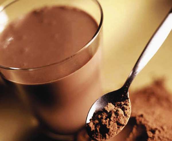 Какао на обычном молоке с добавлением сахара или без него полезно людям, занимающимся умственным трудом