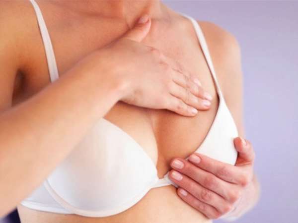 Выявить причину появления молозива из груди без беременности поможет визит к врачу