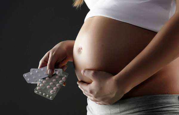 Употреблять мочегонное средство при беременности можно только после консультации у врача 