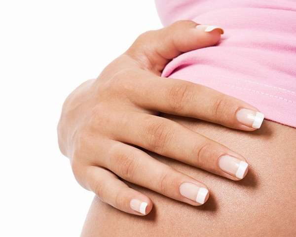 Врачи утверждают, что наращивать ногти при беременности можно 