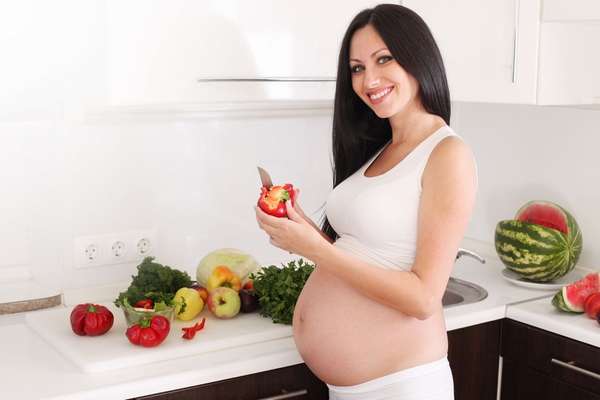 При беременности следует употреблять свежие овощи и фрукты 