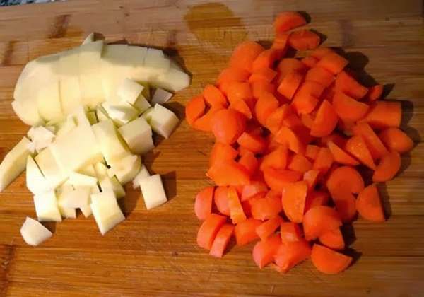 Морковь и картошка кубиками