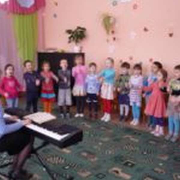 Дошкольники поют песни