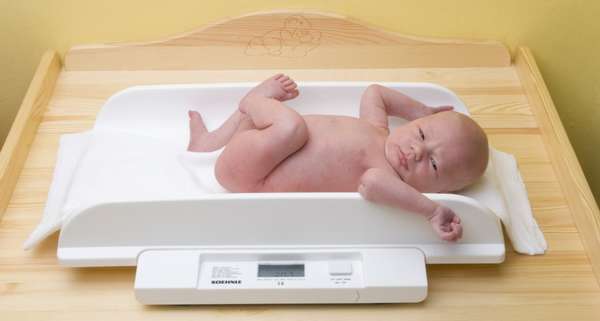 Как правило, вес ребенка при рождении зависит от питания матери, физического и психологического ее состояния 