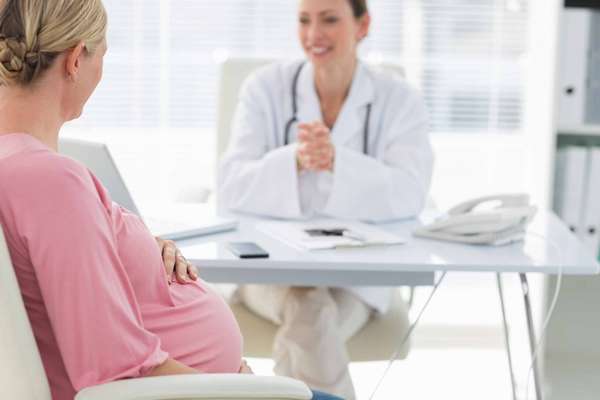 Для того чтобы разобраться и понять, можно ли колоть ботокс при беременности, необходимо пройти несколько профильных специалистов
