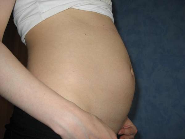 На 13 неделе беременности положение женщины становится все относительно заметным - живот становится более округлой формы