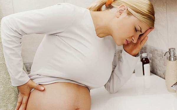 Отравление при беременности может быть опасным как для женщины, так и ребенка 
