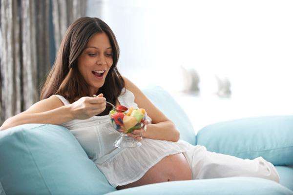 Употребление мороженого в небольших количествах во время беременности не принесет вреда