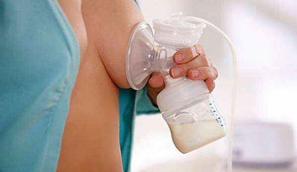 сцеживание грудного молока молокоотсосом