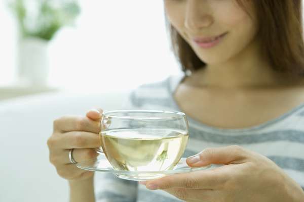 Чтобы липовый чай был полезен для организма, его нужно употреблять в умеренном количестве 