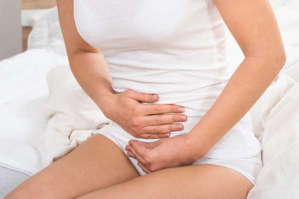 Как правило, боли или колики в животе на ранних сроках беременности появляются через увеличение матки 