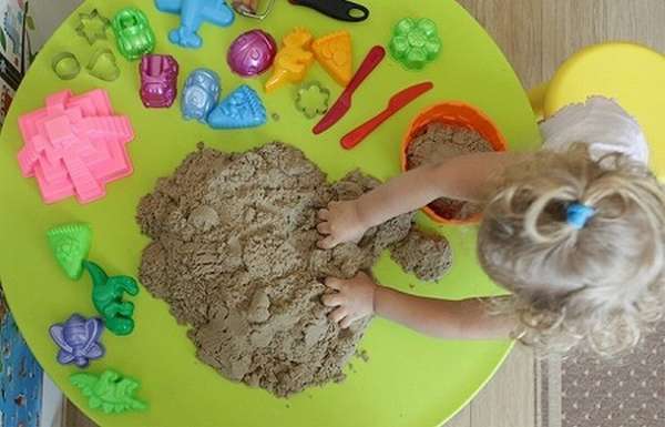 игры с кинетическим песком для детей