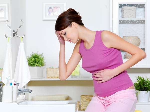 Будущие матери очень уязвимы, их иммунная система ослаблена, поэтому такое неприятное явление, как диарея во время беременности, встречается, к сожалению, весьма часто