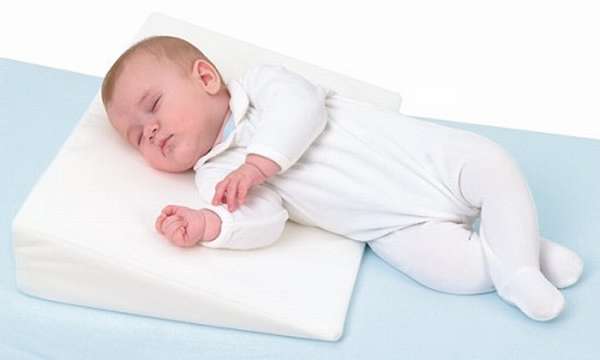 подушка с наклоном для новорожденного