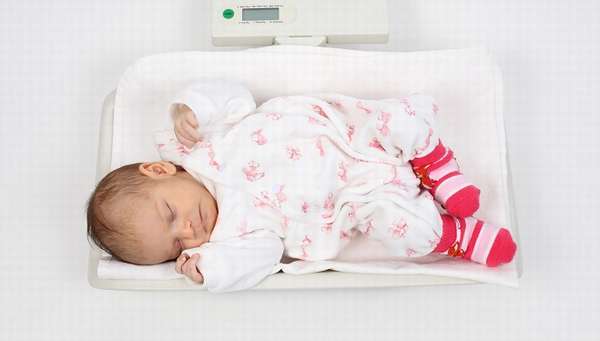 Вес ребенка при рождении может зависеть от различных факторов