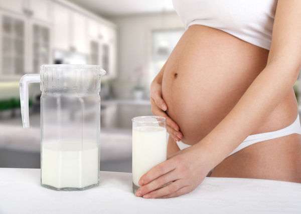 Сразу отметим, что во время беременности молоко пить можно