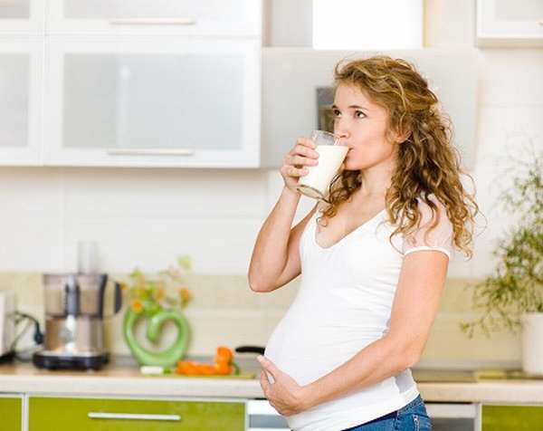 Кефир благоприятно воздействует на организм при беременности 