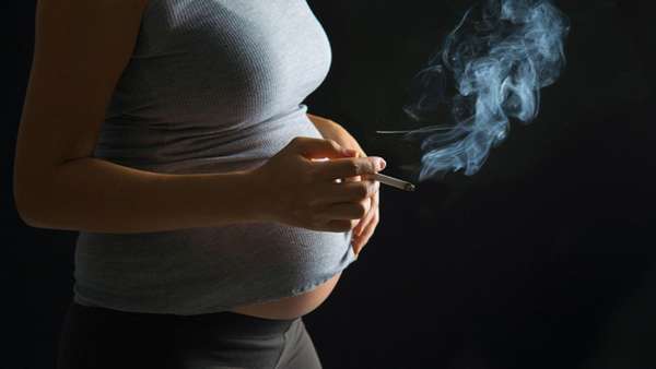 Курение вредит и самой беременной женщине